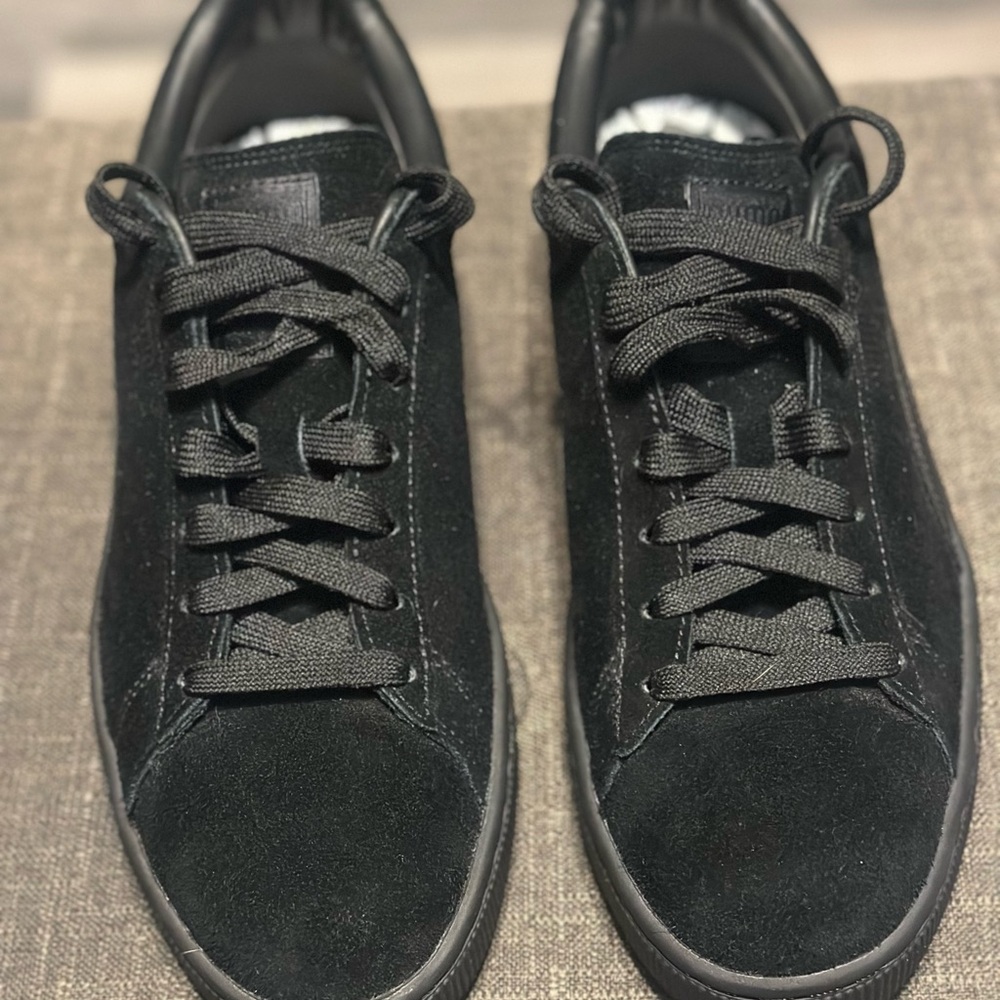 Puma Men's Classic Black Suede Sneakers (Never worn. WOB)